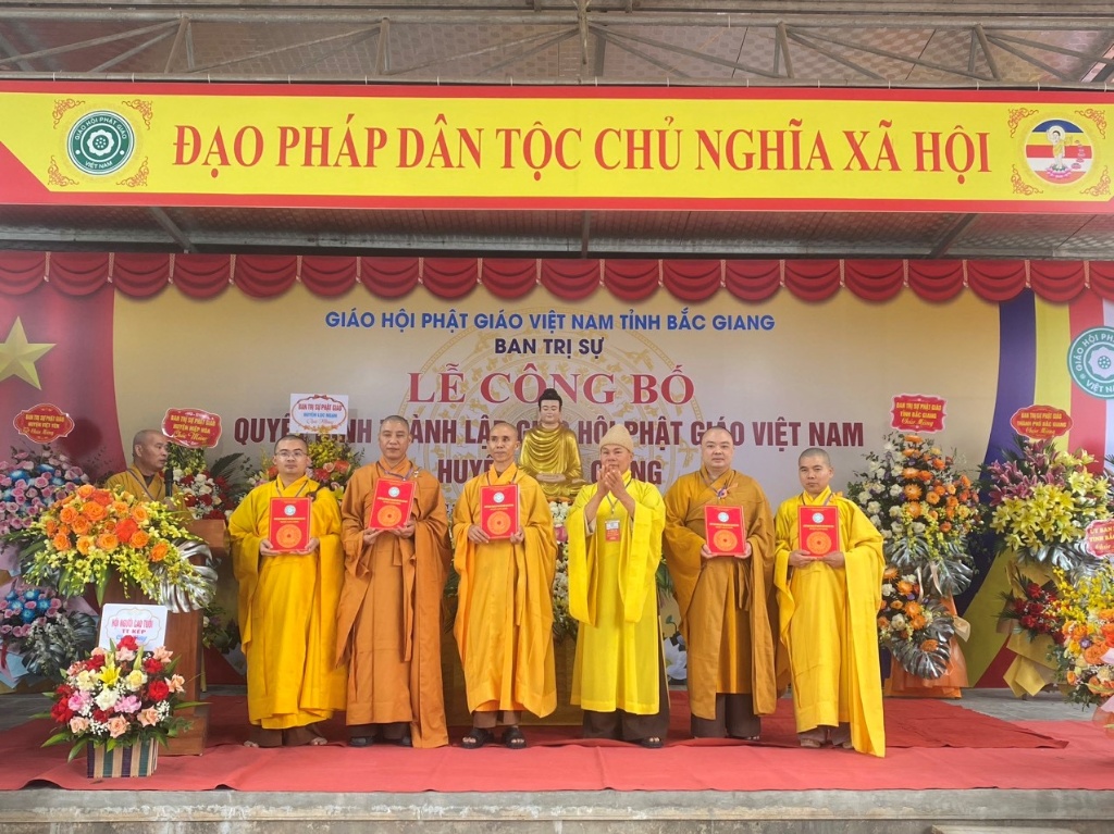 Tin vắn: Ban Trị sự GHPGVN tỉnh Bắc Giang công bố Quyết định thành lập GHPGVN huyện Lạng Giang, tỉnh Bắc Giang