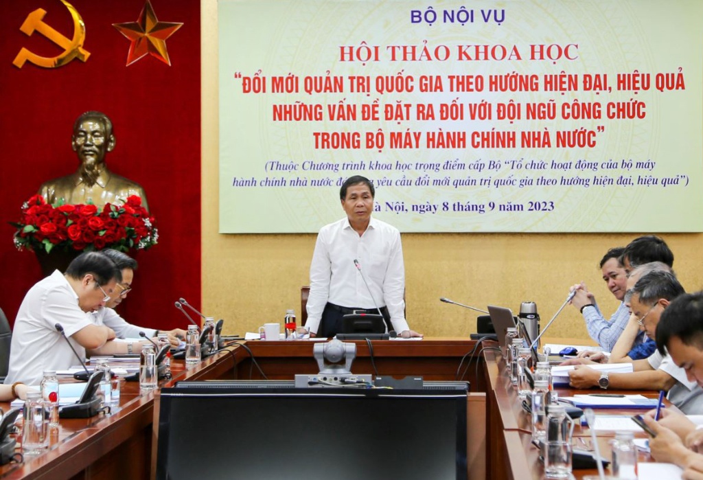 Quan điểm, giải pháp đổi mới phương thức hoạt động của bộ máy hành chính nhà nước Việt Nam trong...
